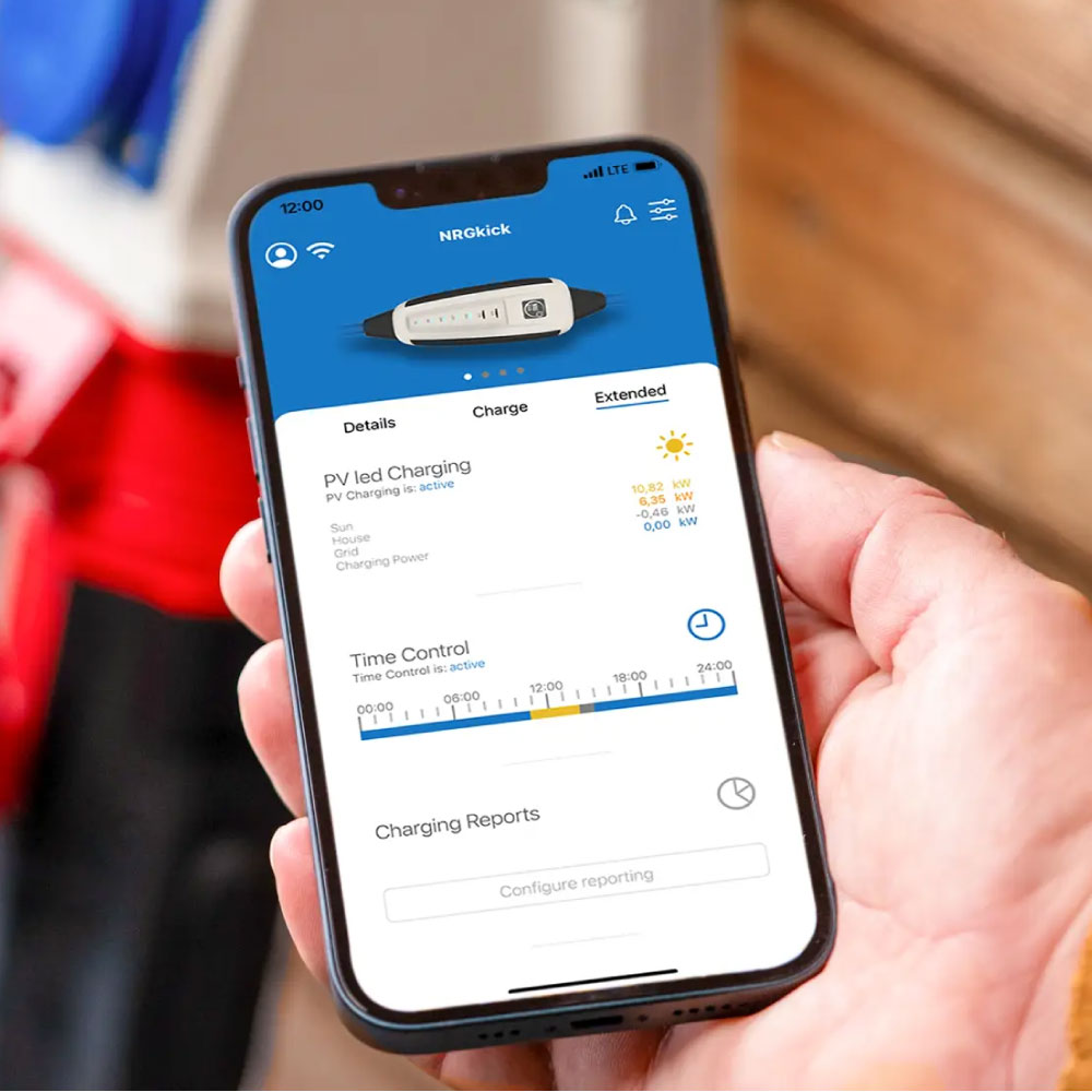 NRGkick app is called up on the smartphone.